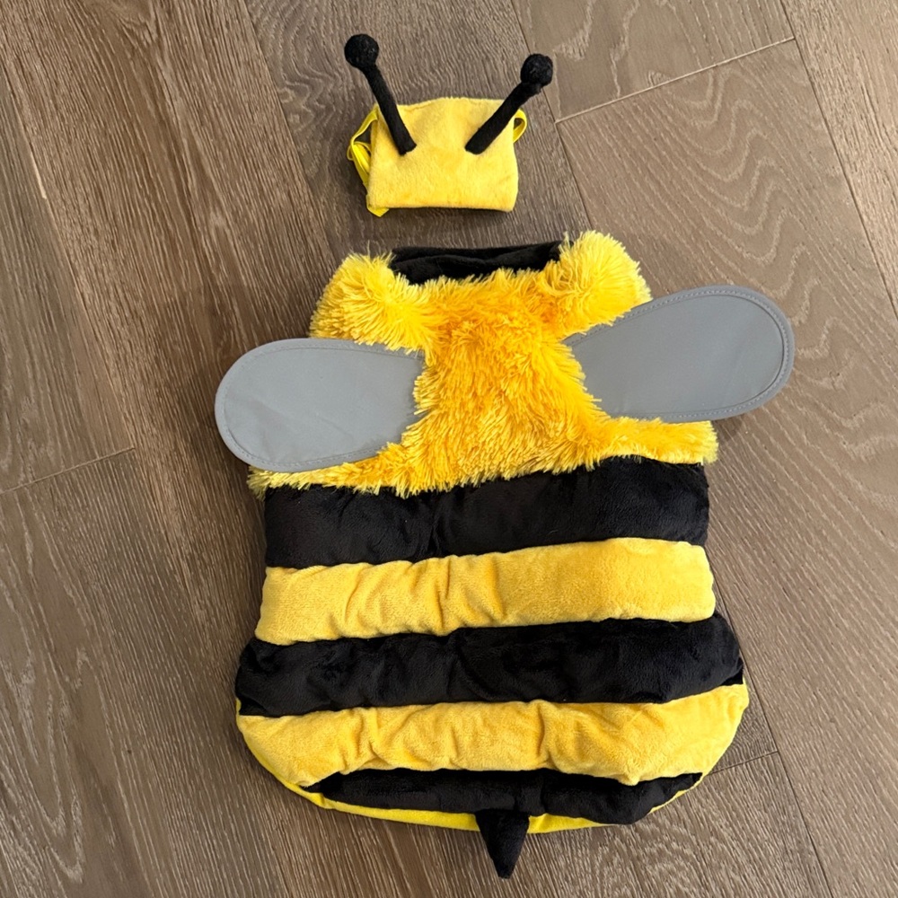 Boots & Barkley Bee Costume with Reflective wings. Size:S. Gently Used.